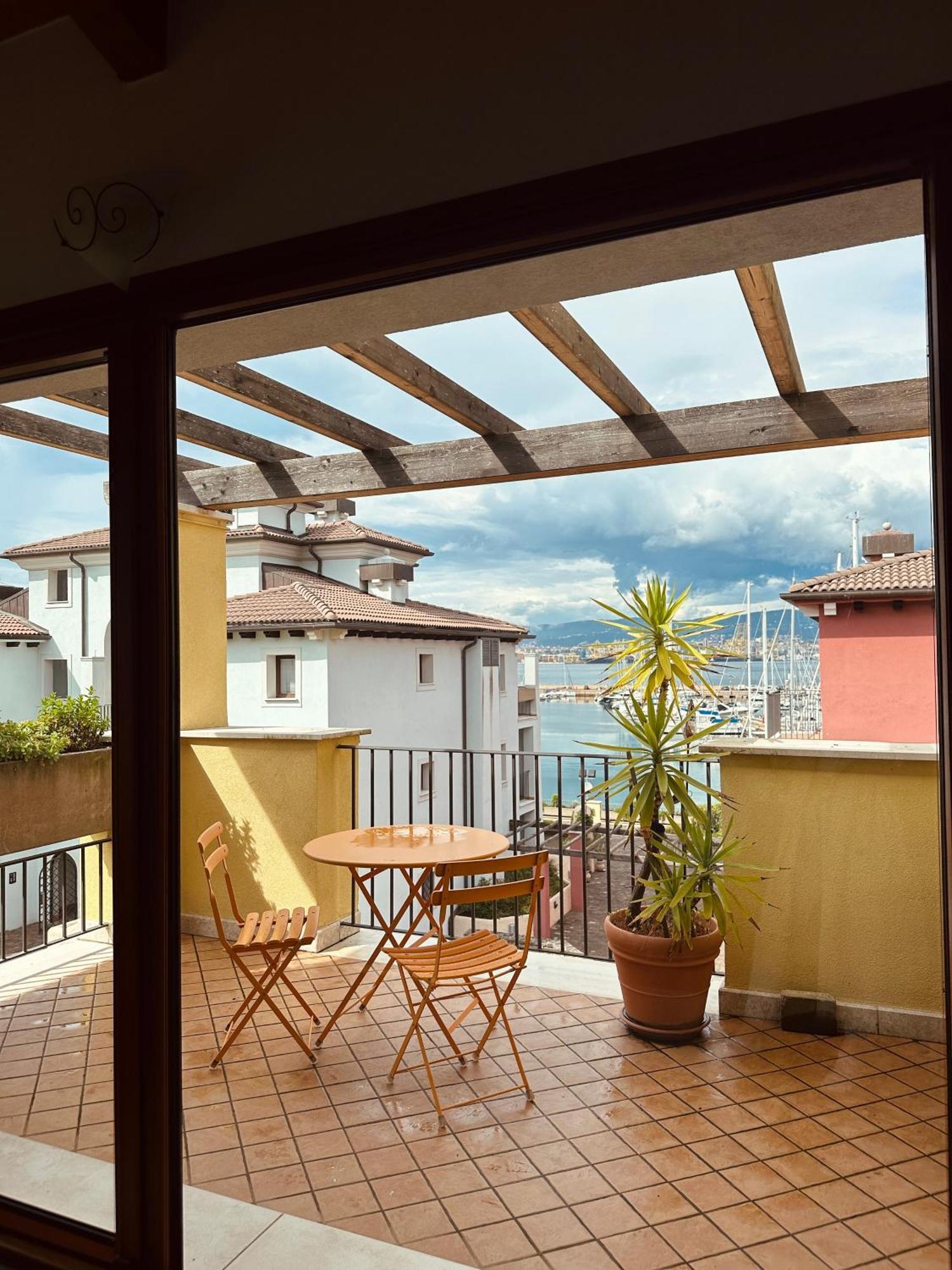 Apartment Claudia Múggia Екстериор снимка